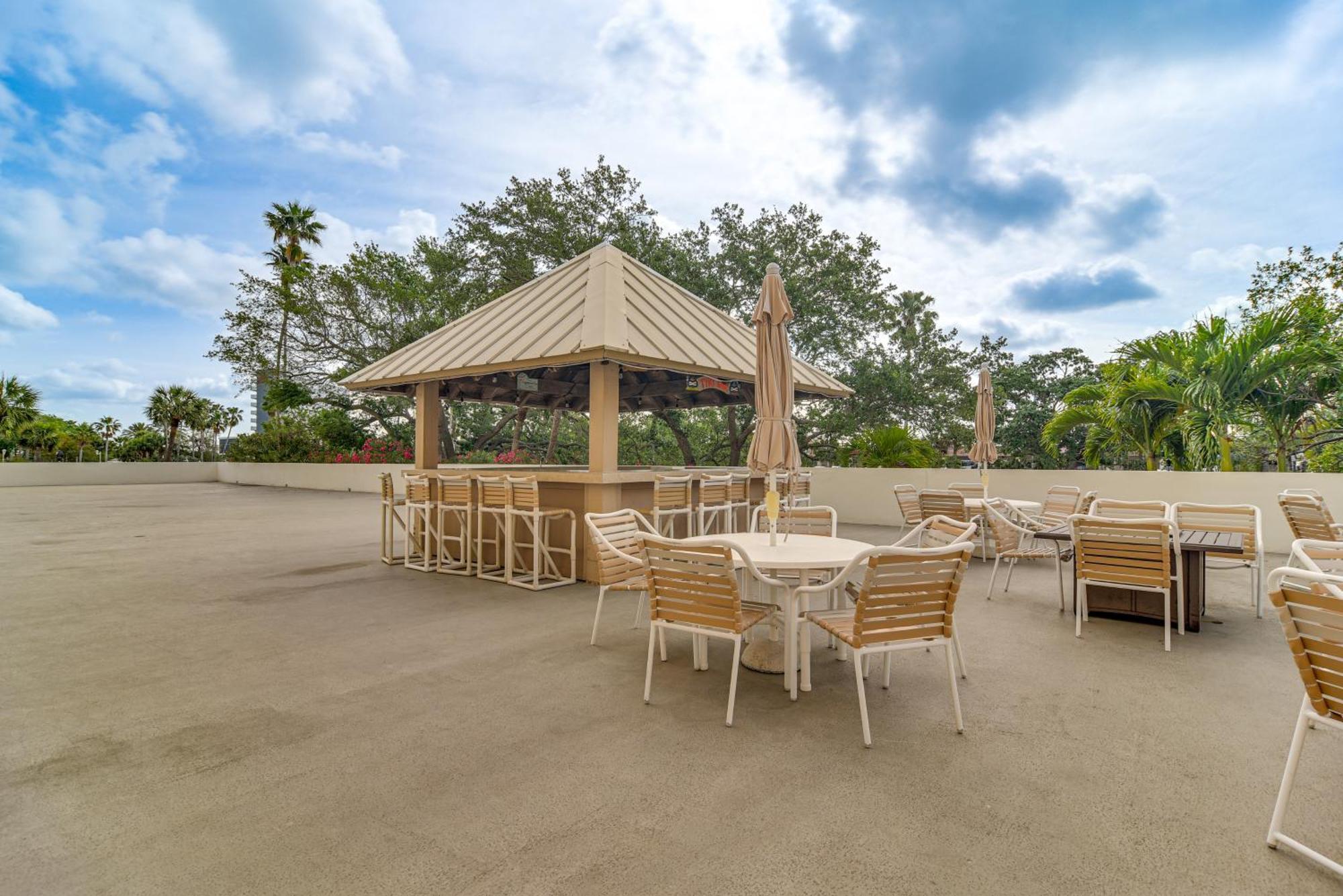 Beachfront Clearwater Condo With Pool And Hot Tub Clearwater Beach Exterior photo