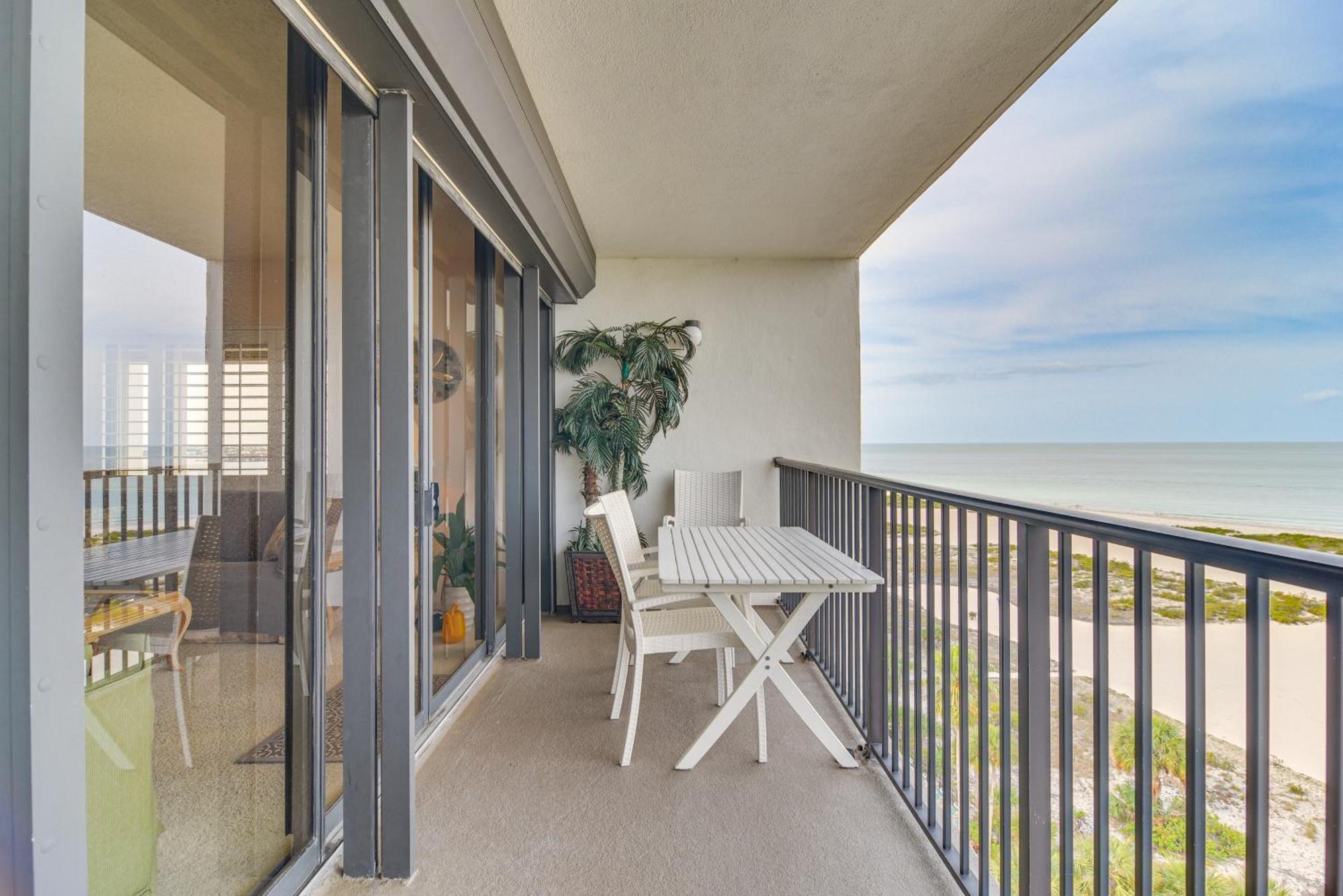 Beachfront Clearwater Condo With Pool And Hot Tub Clearwater Beach Exterior photo